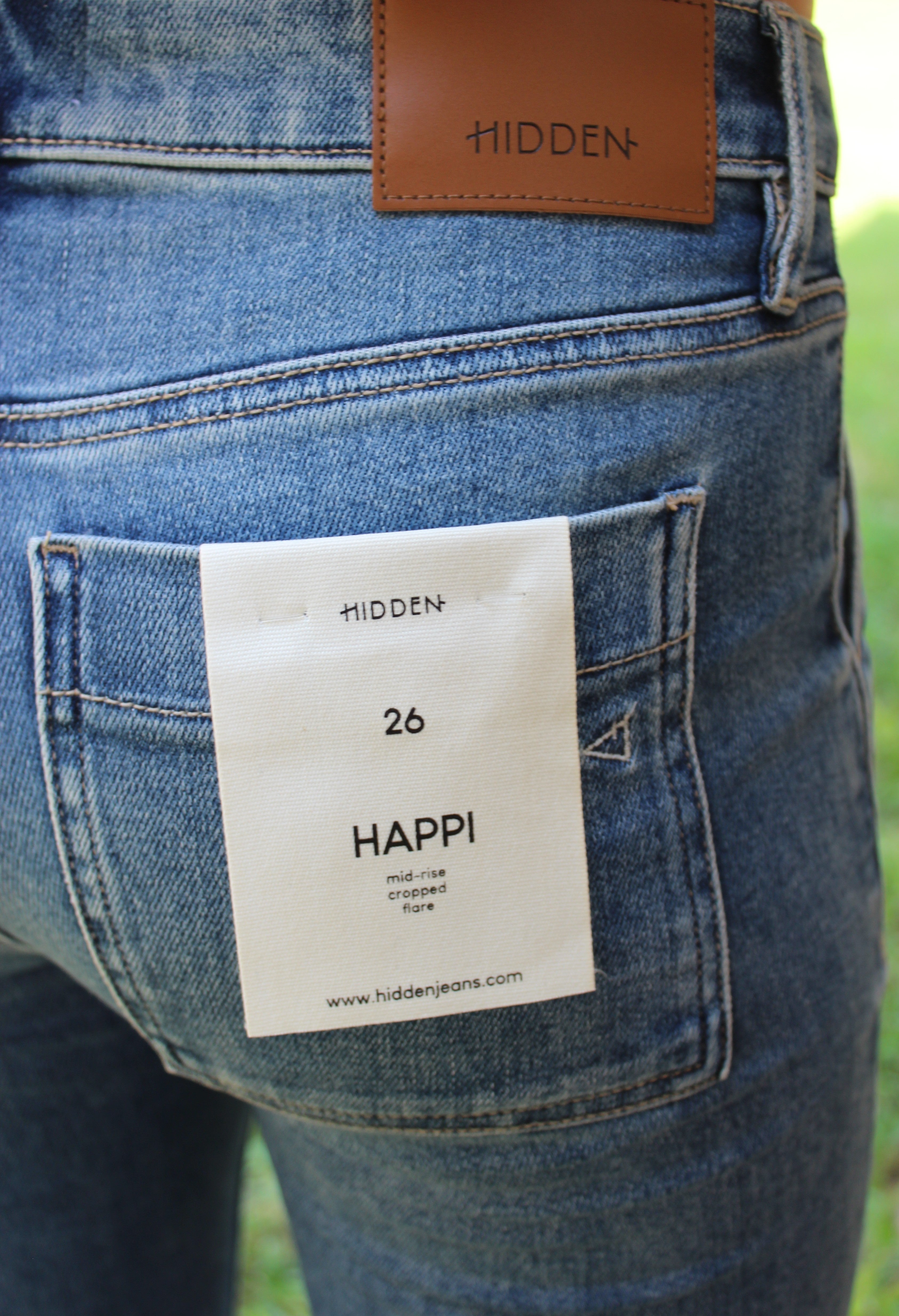 Hidden Jeans- Mid-Rise Cropped Flare Jeans